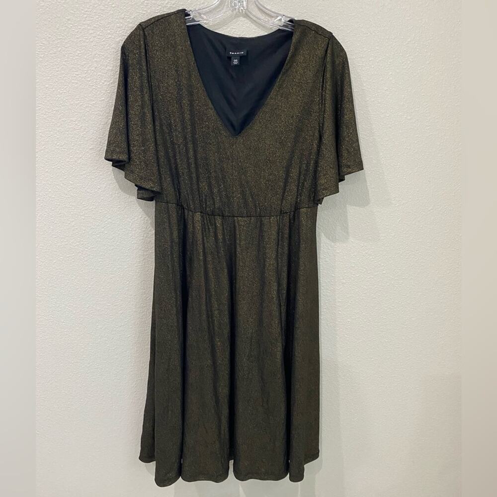 Torrid dress , knee length size 00 black‎ gold metallic 
Loose fit